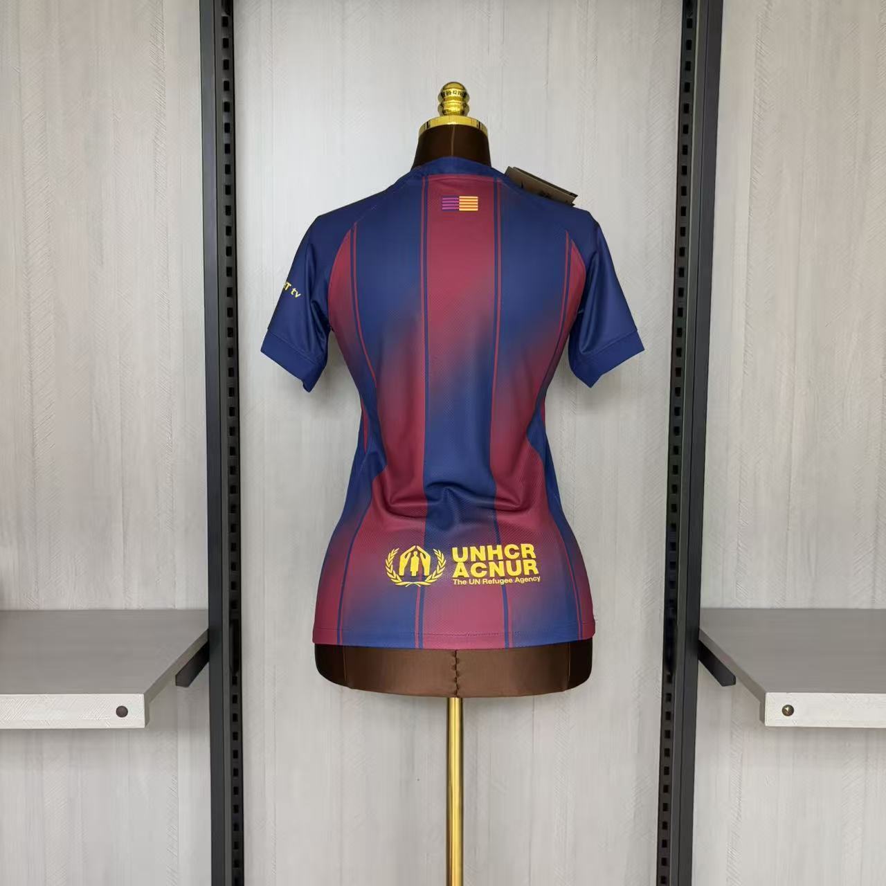 Camisa Barcelona 1 - Feminina - 2025/26