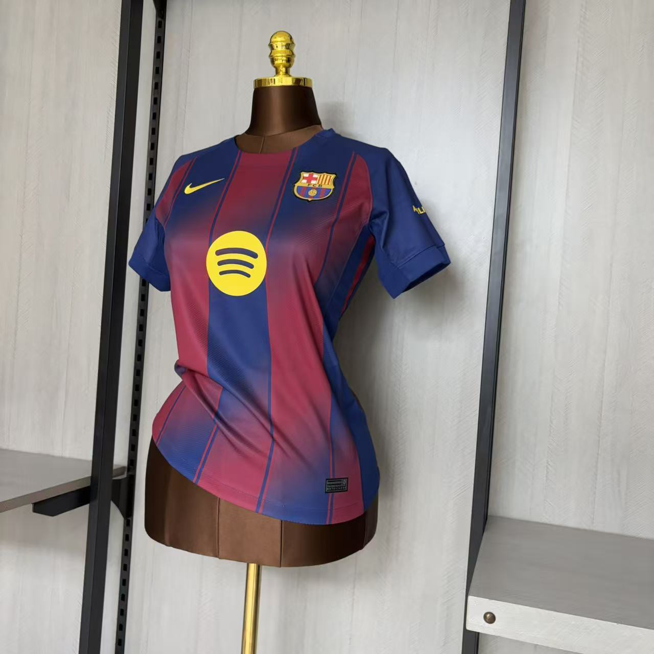 Camisa Barcelona 1 - Feminina - 2025/26
