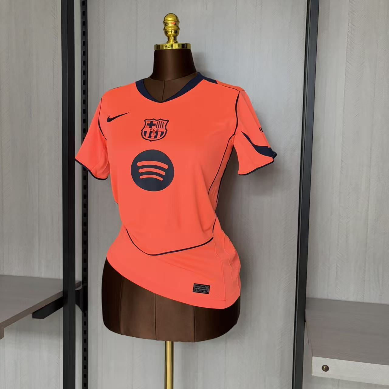Camisa Barcelona 3 - Feminina - 2025/26