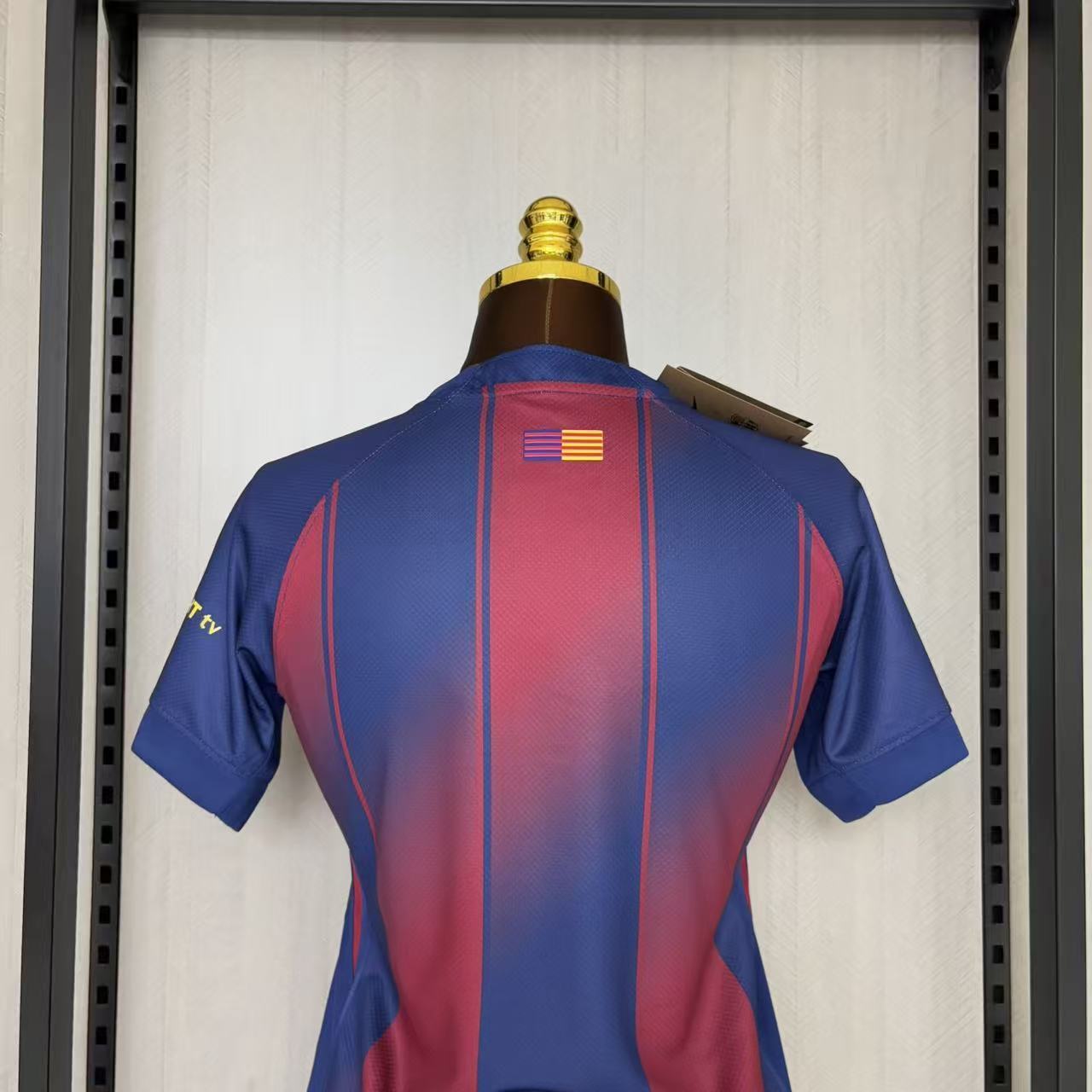 Camisa Barcelona 1 - Feminina - 2025/26
