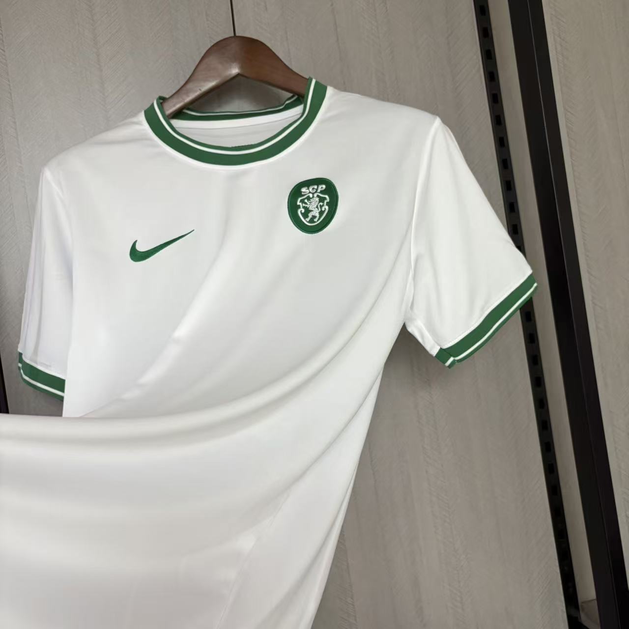 Camisa Sporting - Estilo Retrô - 2025/26
