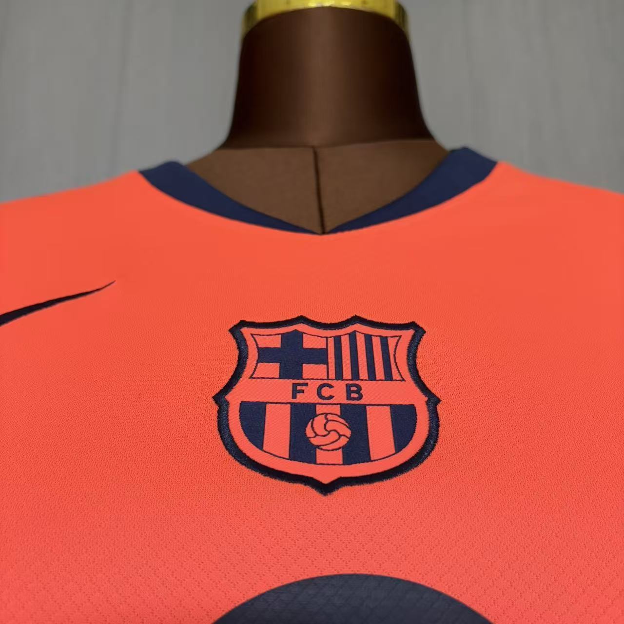 Camisa Barcelona 3 - Feminina - 2025/26
