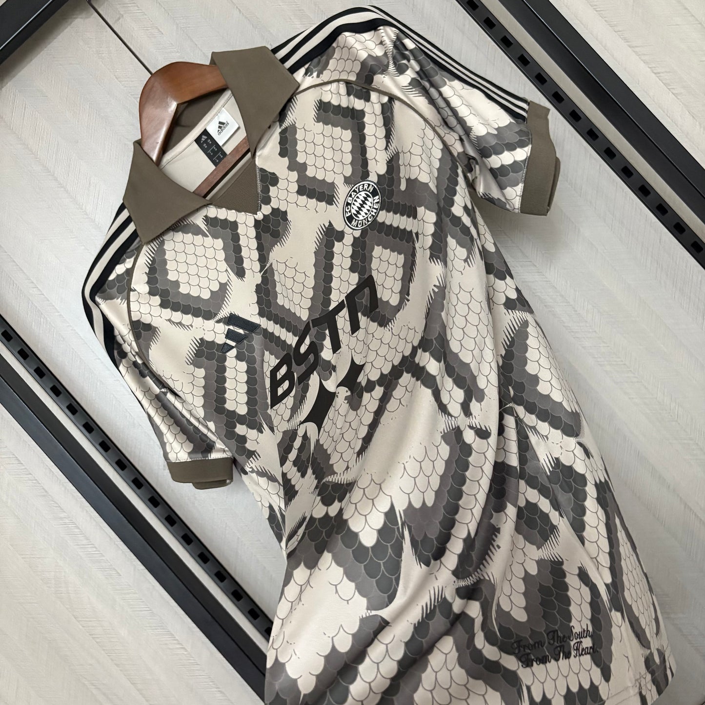 Camisa Bayern de Munique - Snake Print - 2025/26