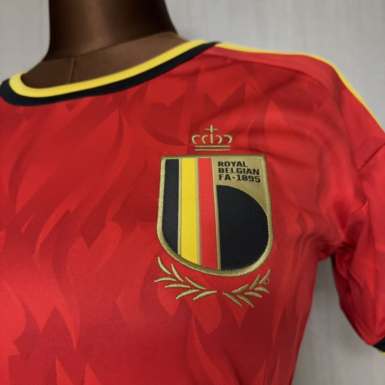Camisa Bélgica 1 - Feminina - 2026/27