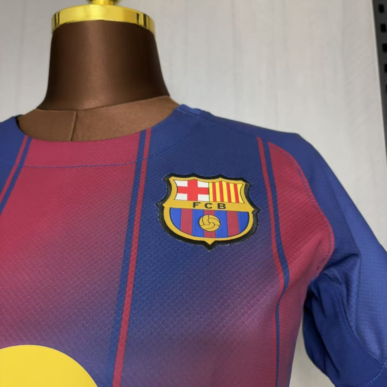 Camisa Barcelona 1 - Feminina - 2025/26