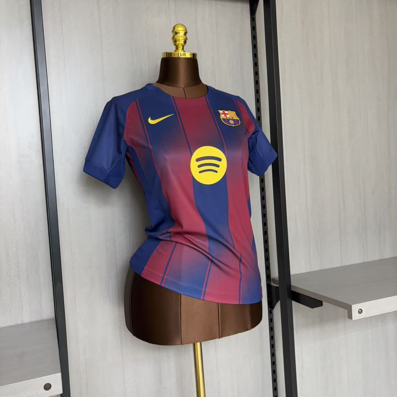 Camisa Barcelona 1 - Feminina - 2025/26